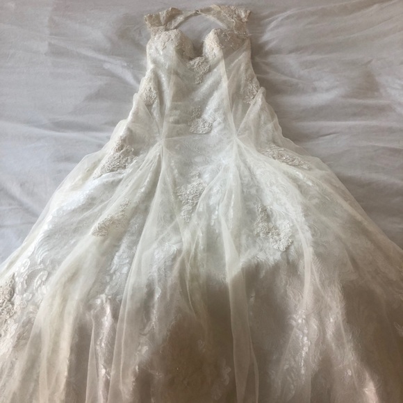 Keyhole Back Lace Ivory Wedding Dress - Picture 3 of 16